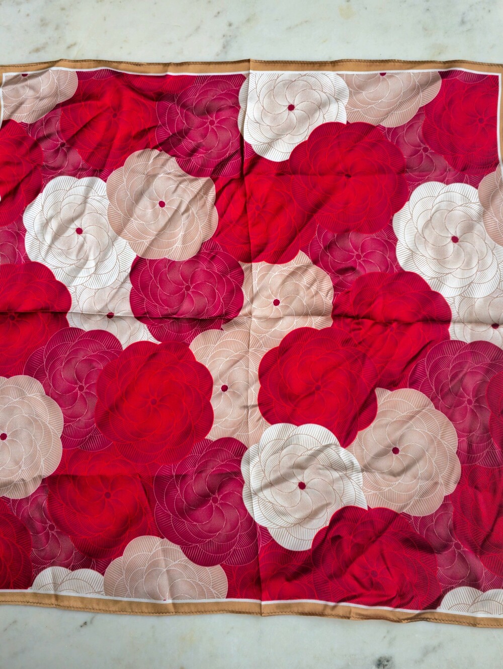 NWOT Daisy Beautiful Red & White Silk Scarf 53cm Square